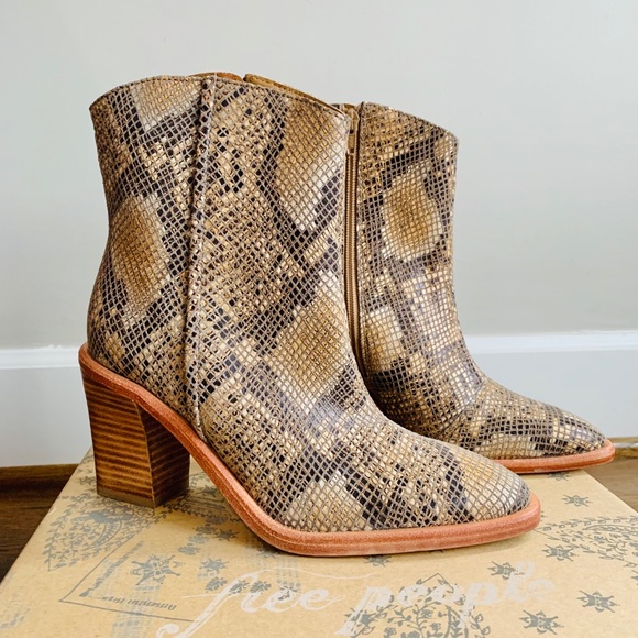 NEW FREE PEOPLE Barclay Ankle SNAKE Boots Size 7 - Picture 8 of 14